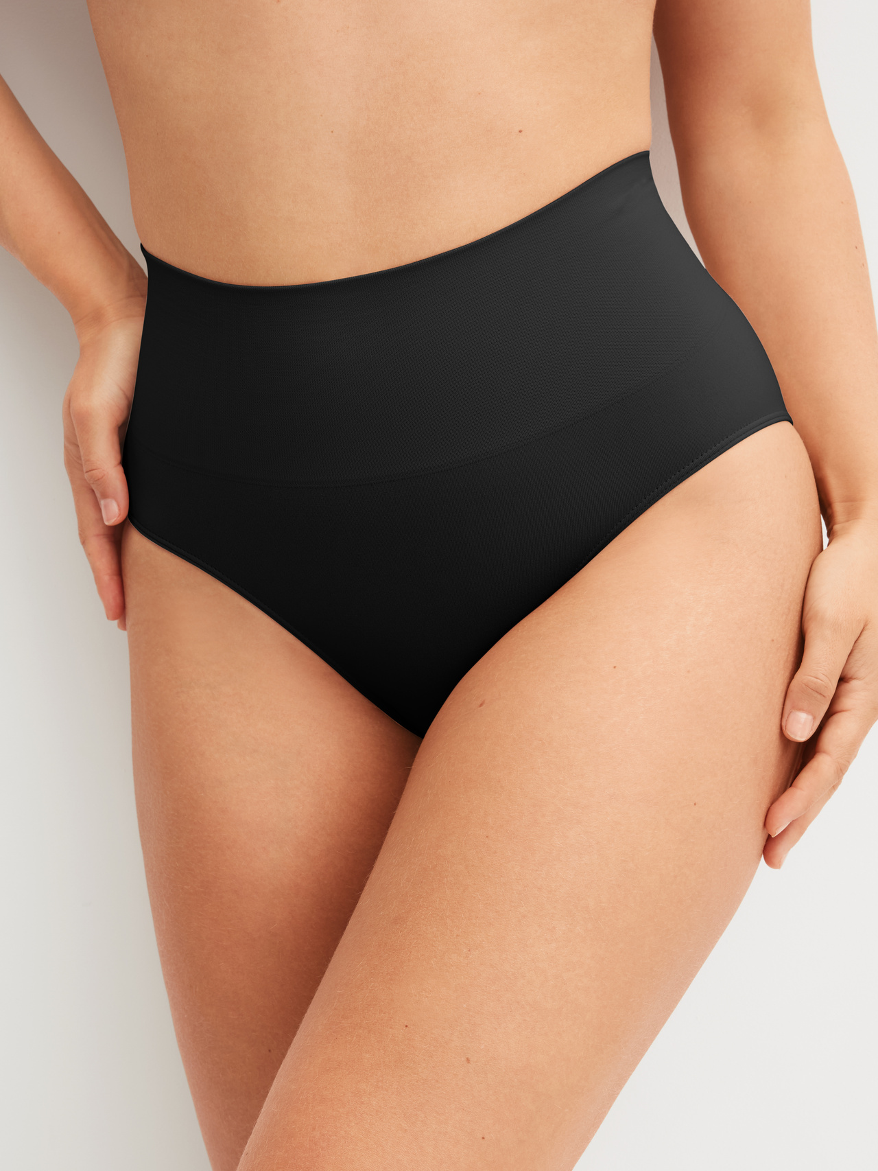 CALIDA Seamless Shape Shaping Slipfür Damen, L, Schwarz, Sanftes Shaping mit nahtloser Leichtigkeit, nahezu unsichtbar unter Kleidung