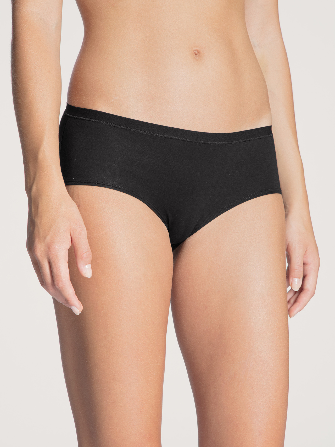 CALIDA Natural Comfort Panty, low cutfür Damen, S, Schwarz, Beste Baumwolle, kompromissloser Komfort für jeden Tag