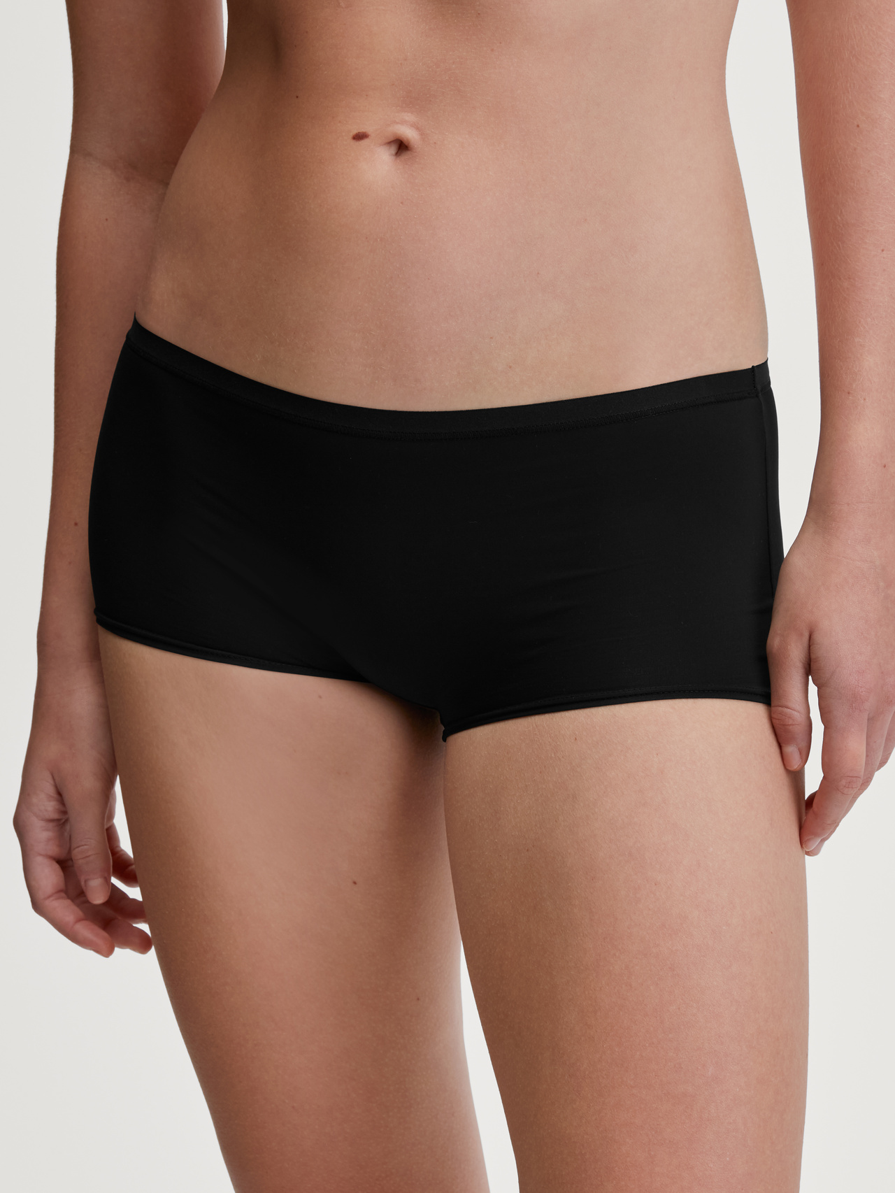 CALIDA Sleek Skin Panty, regular cutfür Damen, L, Schwarz, Freiheit neu definiert – für Tage, an denen du nichts spüren willst