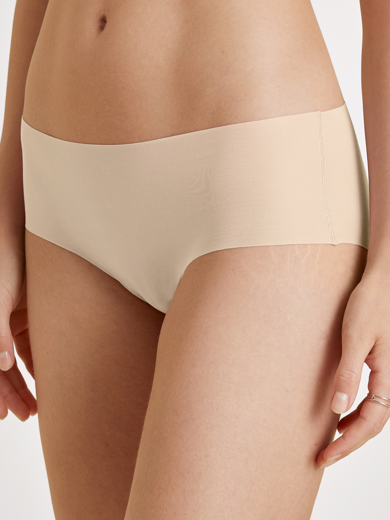 CALIDA Natural Skin Seamless-Panty, low cutfür Damen, XXS, Beige, Wie eine zweite Haut – nahtlos bequem