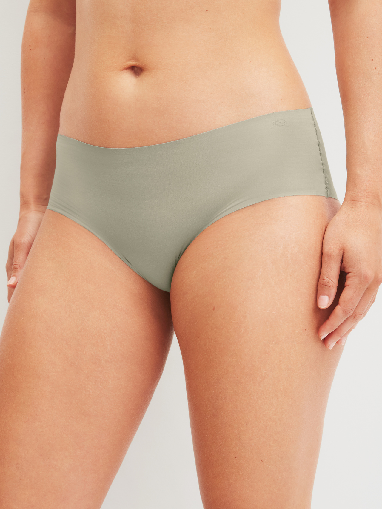 CALIDA Natural Skin Seamless-Panty, low cutfür Damen, L, Grün, Wie eine zweite Haut – nahtlos bequem