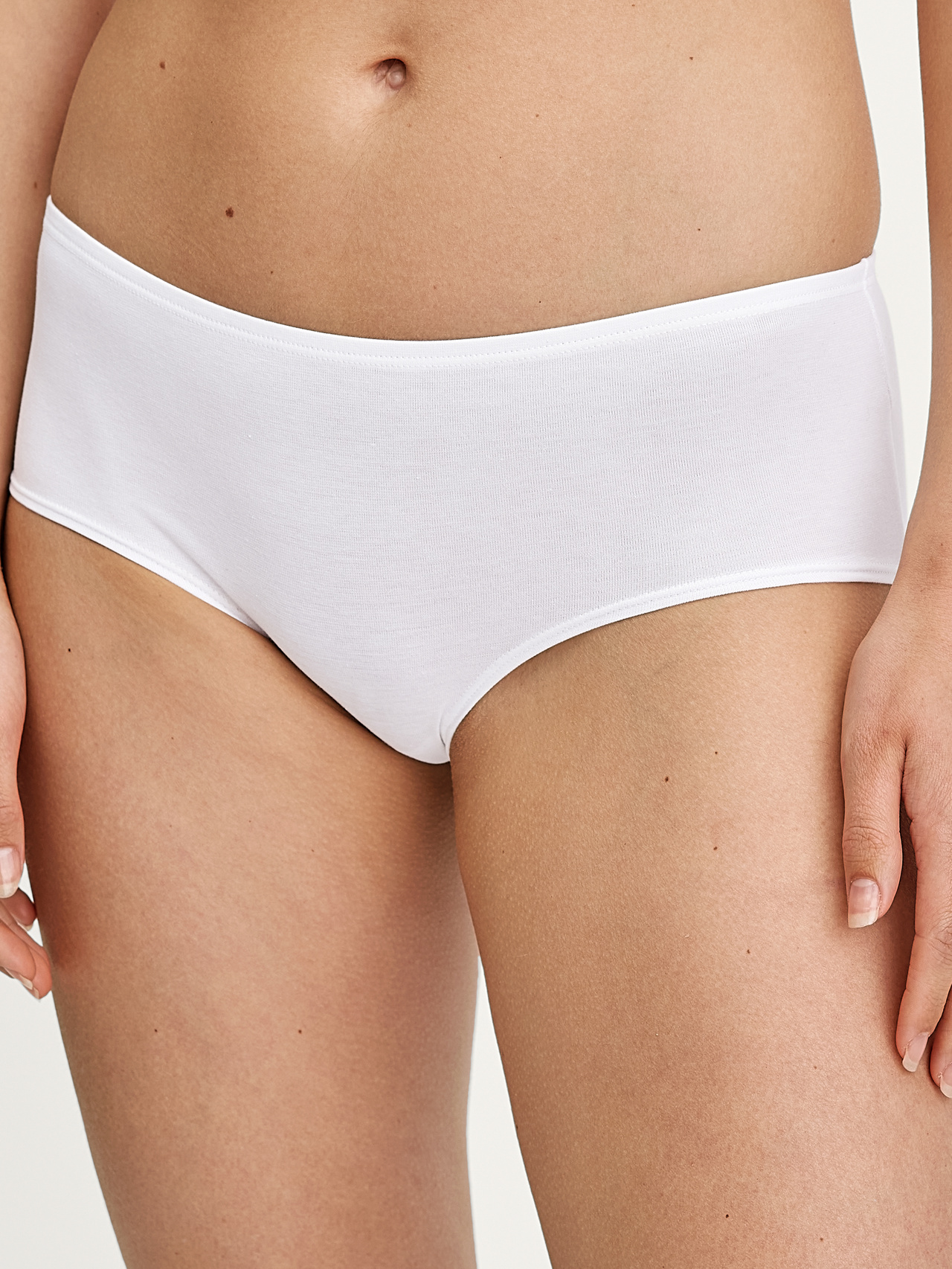 CALIDA Essential Cotton Panty, low cutfür Damen, L, Weiß, Komfort und Stil in Perfektion