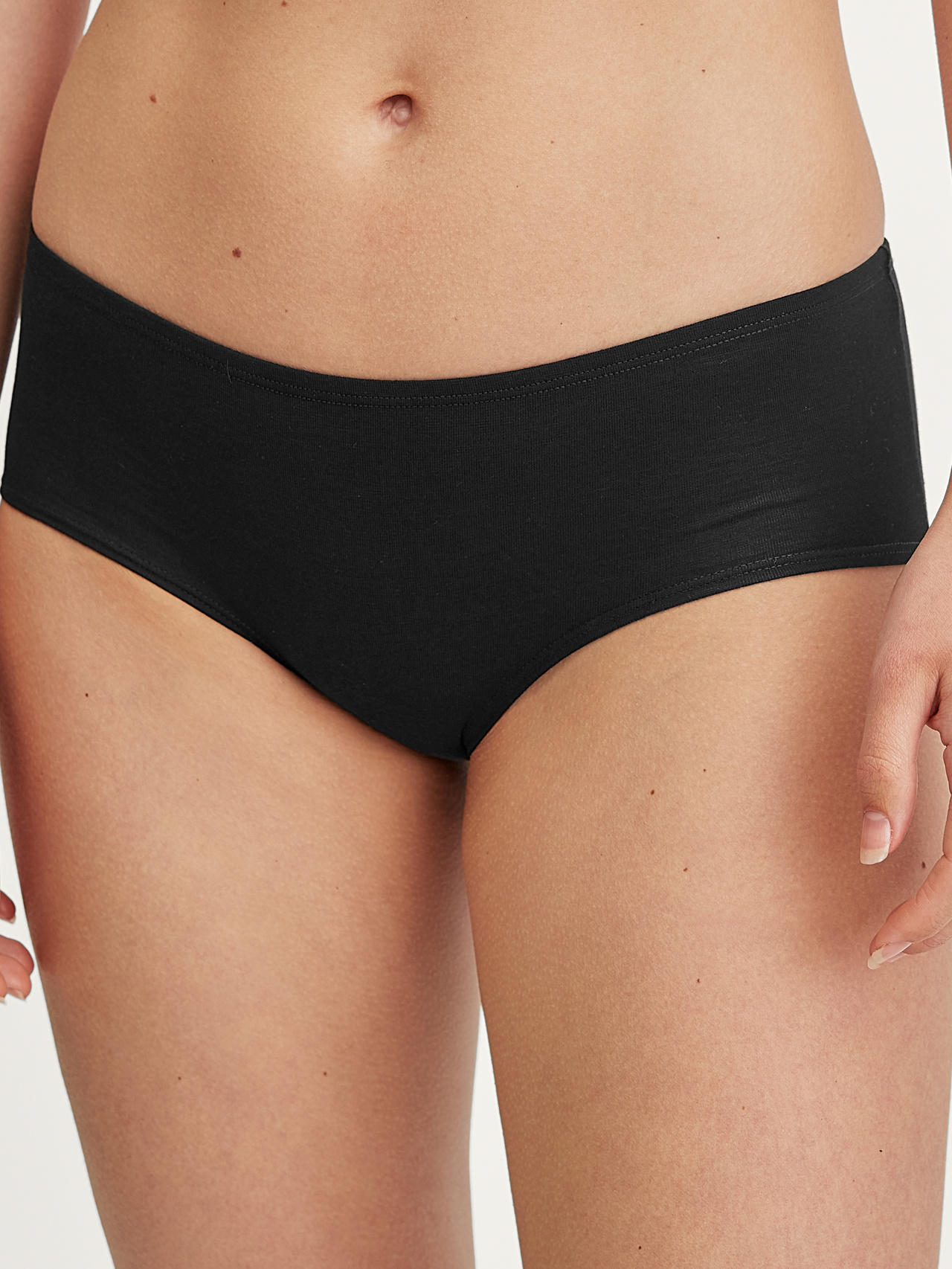 CALIDA Essential Cotton Panty, low cutfür Damen, M, Schwarz, Komfort und Stil in Perfektion