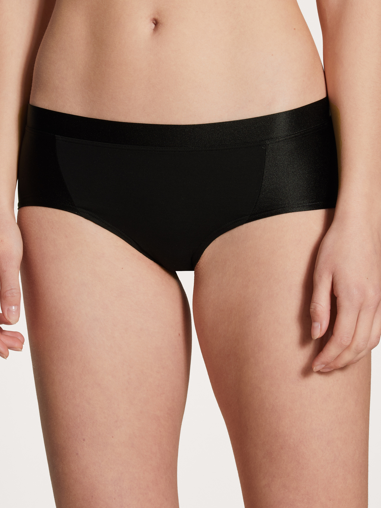 CALIDA Cate Panty, low cutfür Damen, XS, Schwarz, Eleganz für jeden Tag