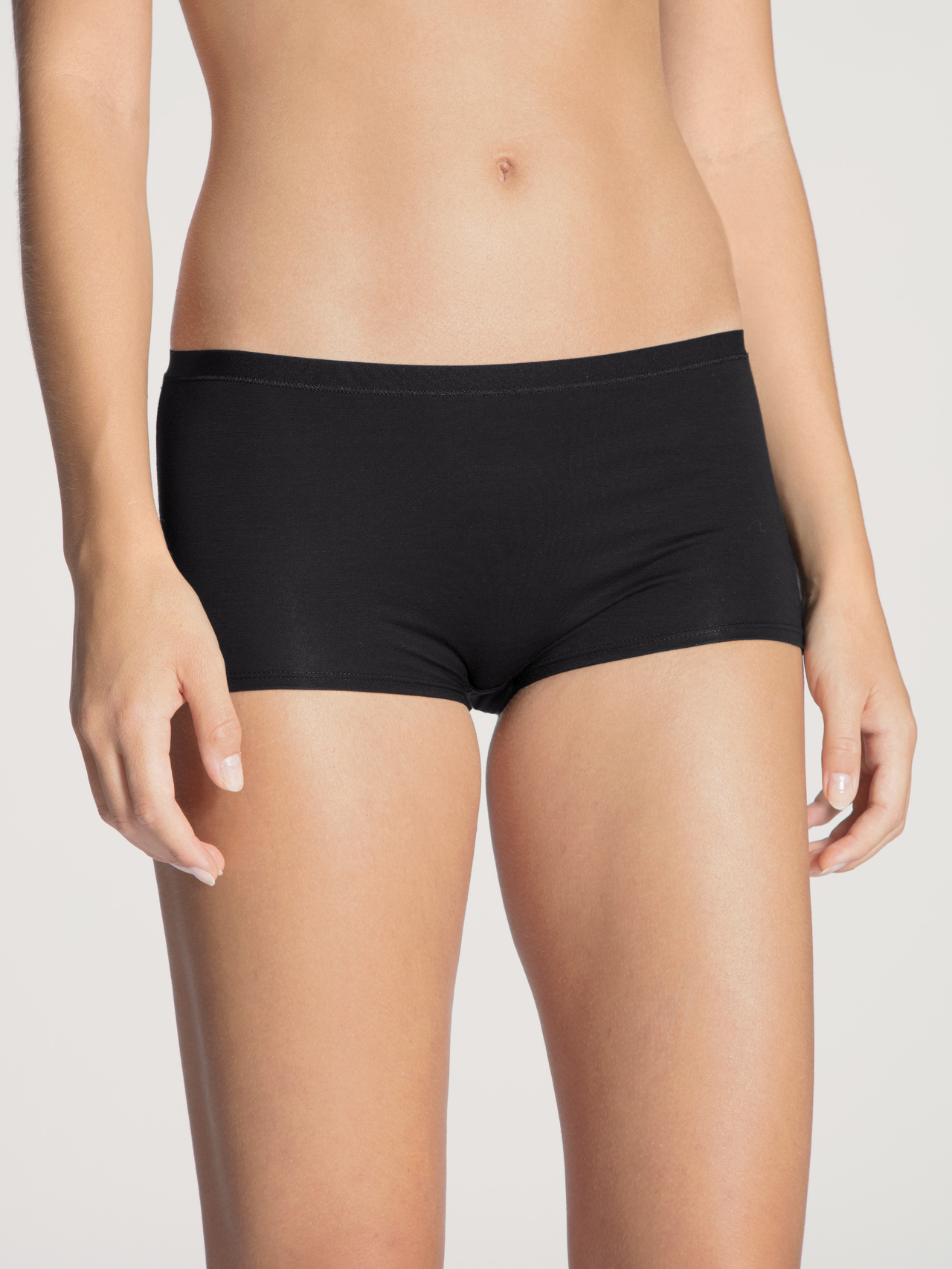 CALIDA Natural Comfort Panty, regular cutfür Damen, S, Schwarz, Beste Baumwolle, kompromissloser Komfort für jeden Tag