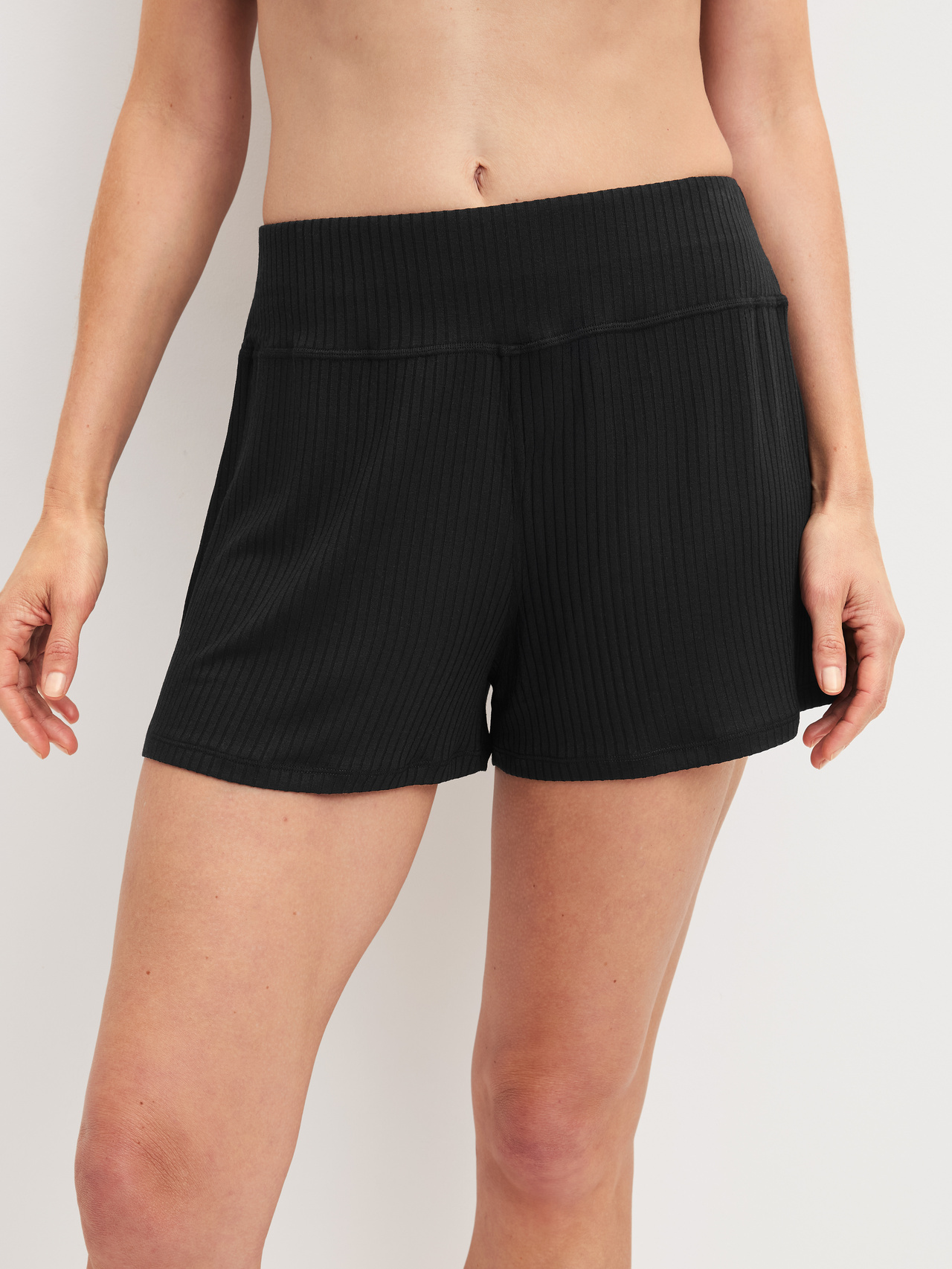 CALIDA Feminine Lounge Shorts aus TENCEL™ Modalfür Damen, L, Schwarz, Moderne Shorts mit klarer Silhouette und bequemer Bundführung