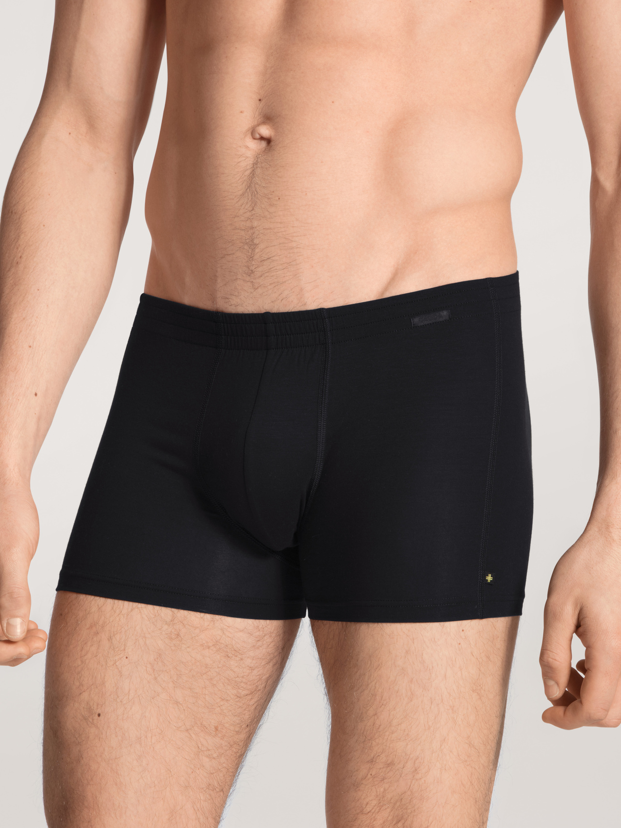 CALIDA Focus Boxer Brief mit stoffbezogenem Bundfür Herren, M, Schwarz, Der perfekte Material-Mix, supersoft und funktional