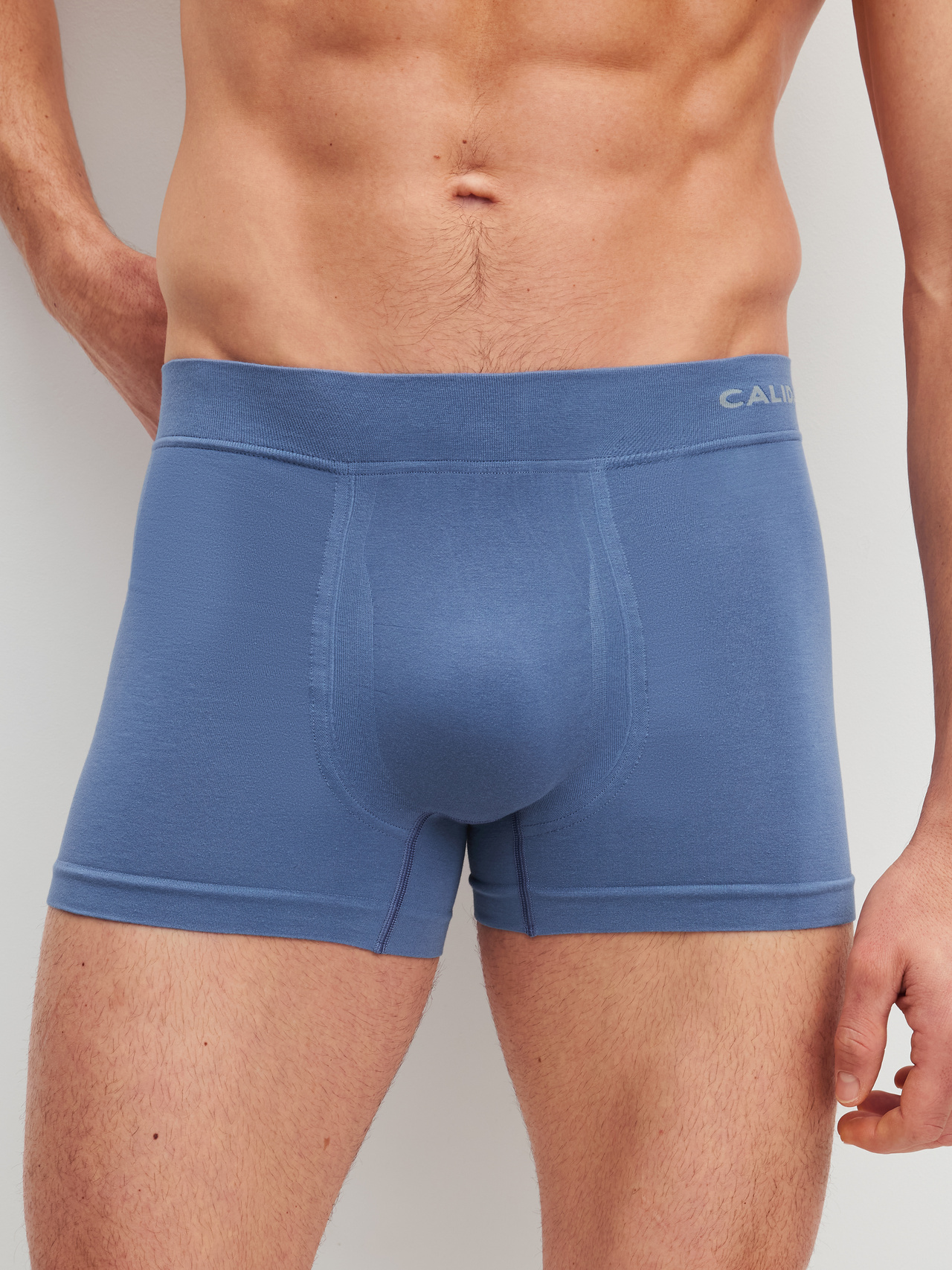 CALIDA Seamless Natural Boxer Brief mit Softgummibundfür Herren, M, Blau, Maskuline Silhouette mit präziser Passform und klarer Linienführung