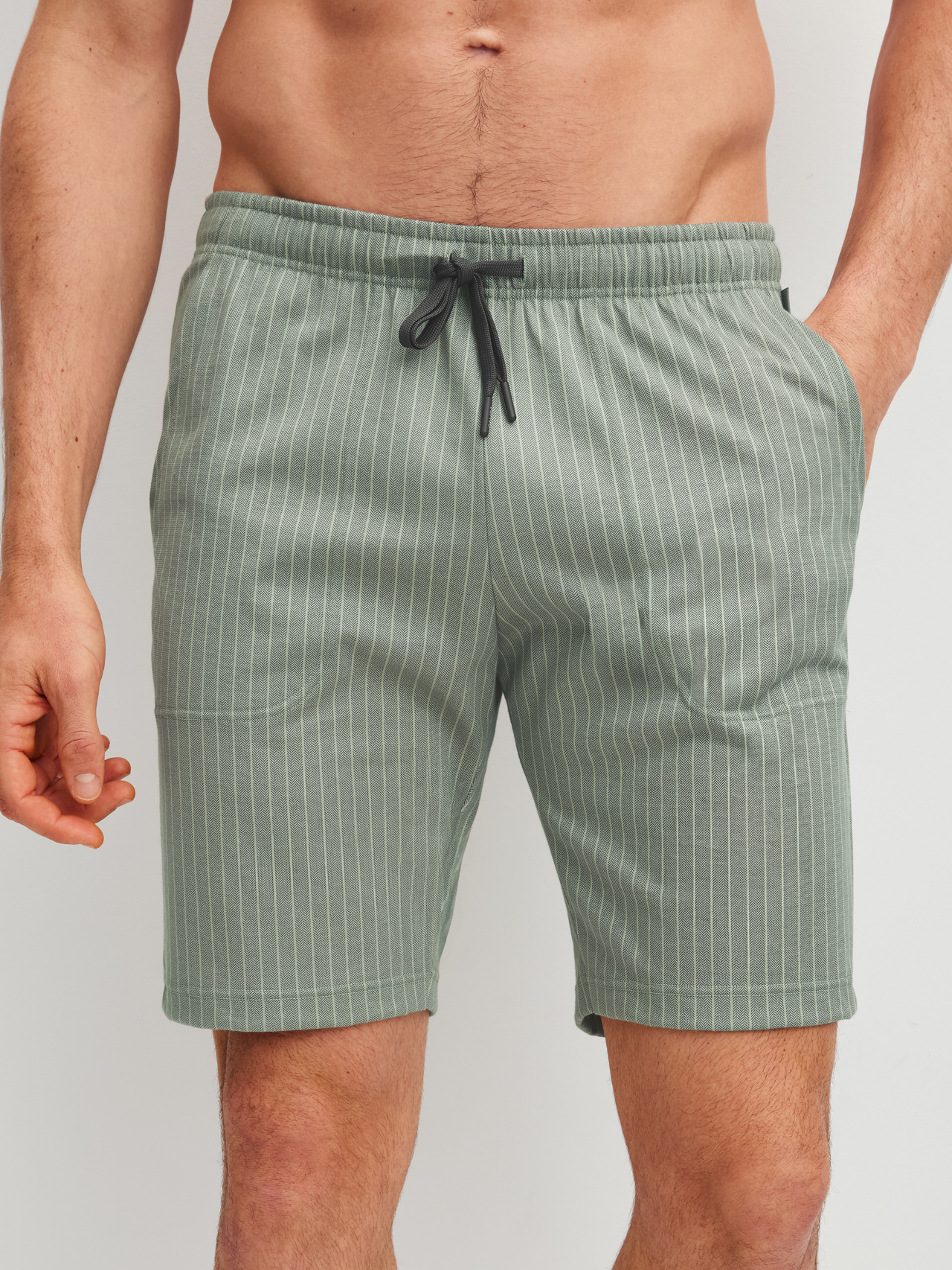 CALIDA RMX Sleep Leisure Bermudasfür Herren, XXL, Grün, Locker geschnittene Bermudas mit markanter Silhouette und praktischen Taschen