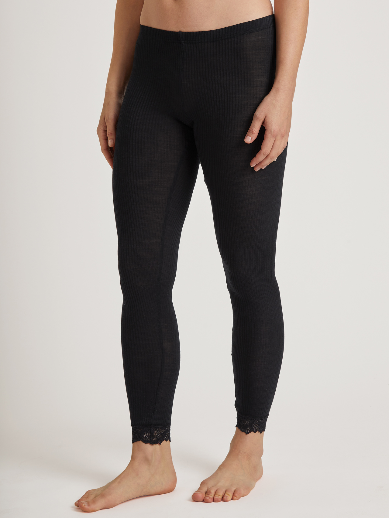 CALIDA Silky Wool Joy Leggings aus Wolle-Seidefür Damen, L, Schwarz, Optimaler Baselayer für jeden Anlass