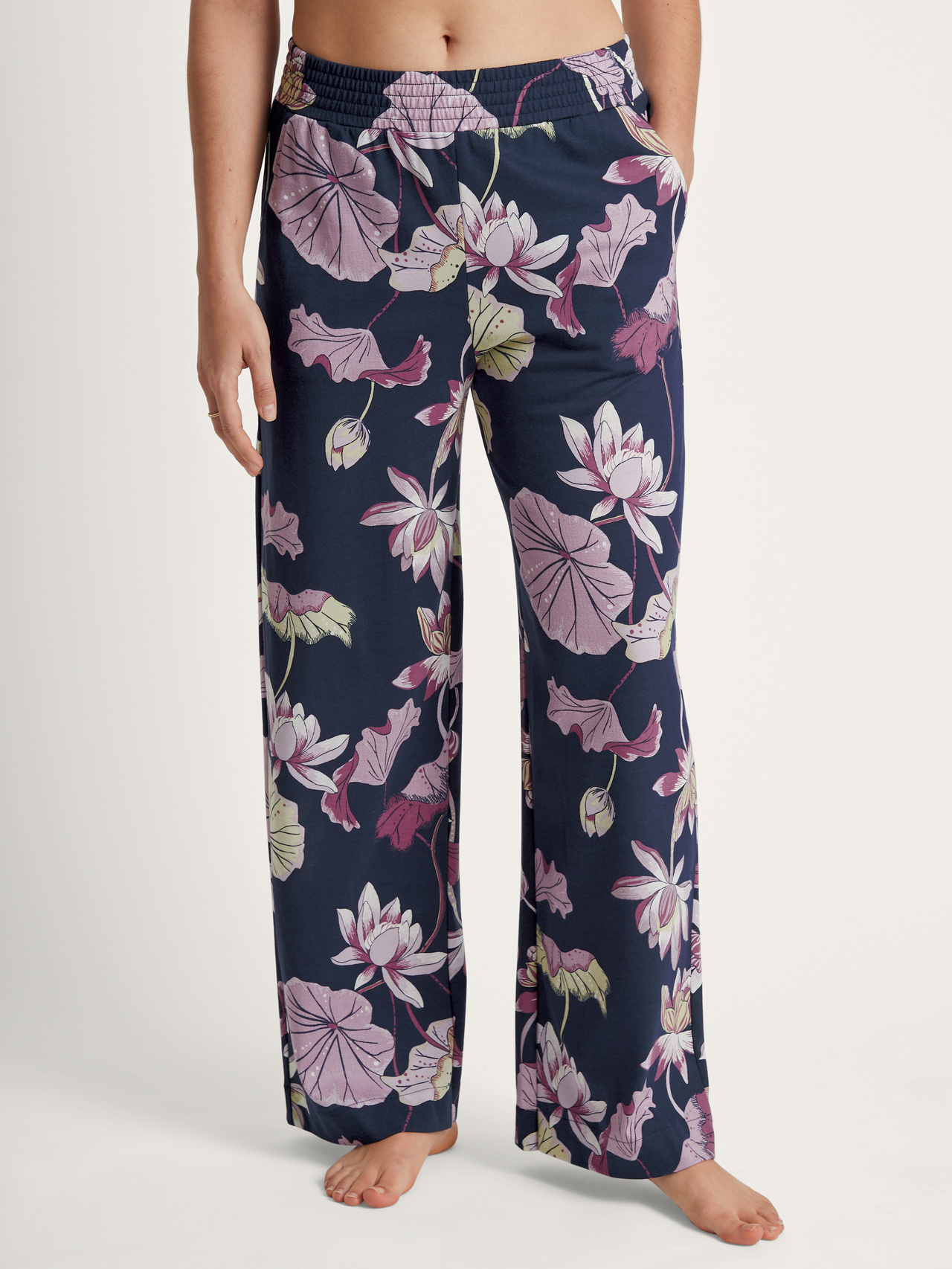 CALIDA Favourites Glow Pyjamahosefür Damen, XS, Blau,Violett, Leuchtende Erholungsmomente mit vielfältigen Kombinationsmöglichkeiten