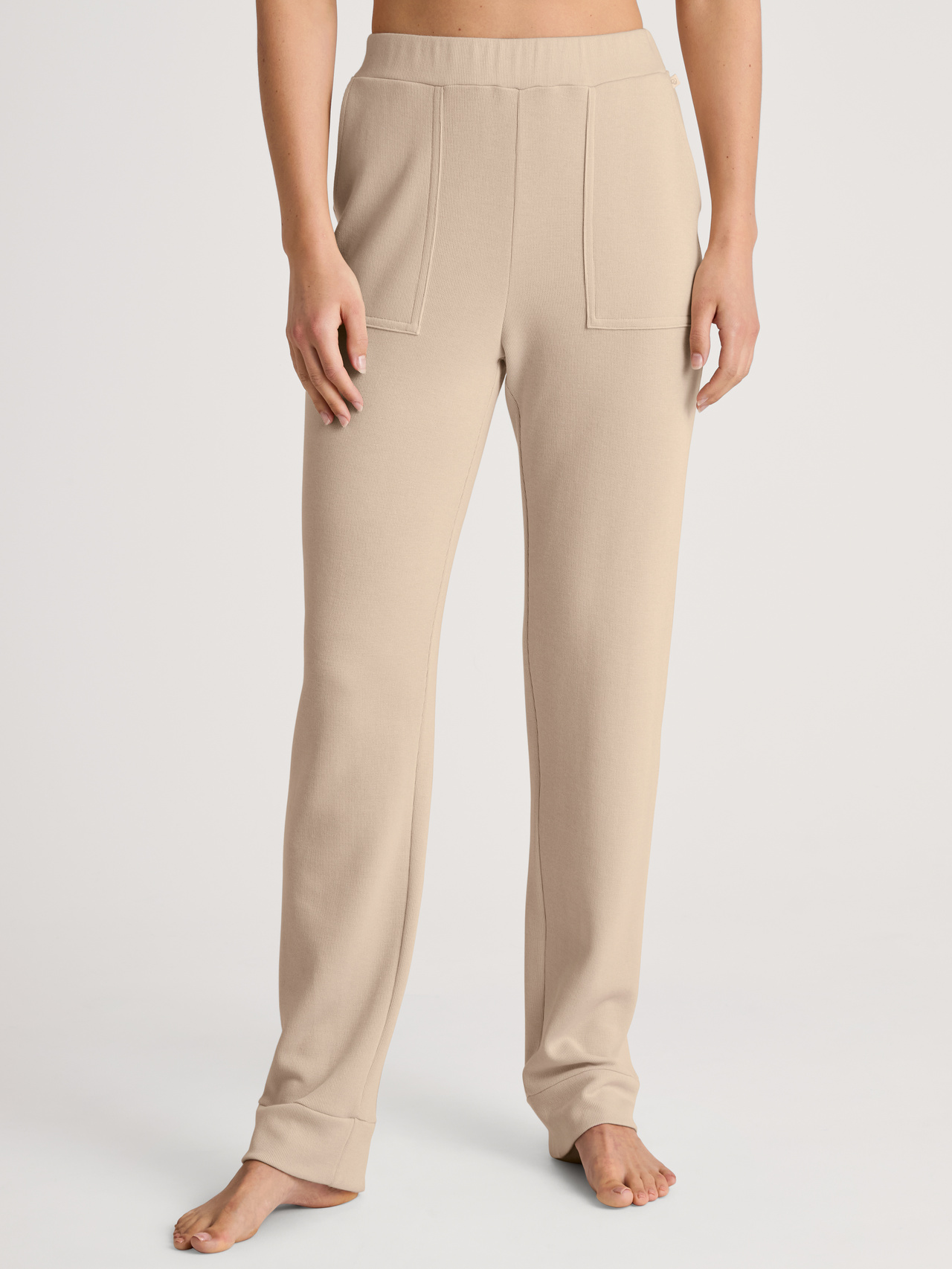 CALIDA Lounge Cosy Loungehose mit Seitentaschenfür Damen, XS, Beige, Luxuriöser Komfort trifft auf stilvolle Vielseitigkeit