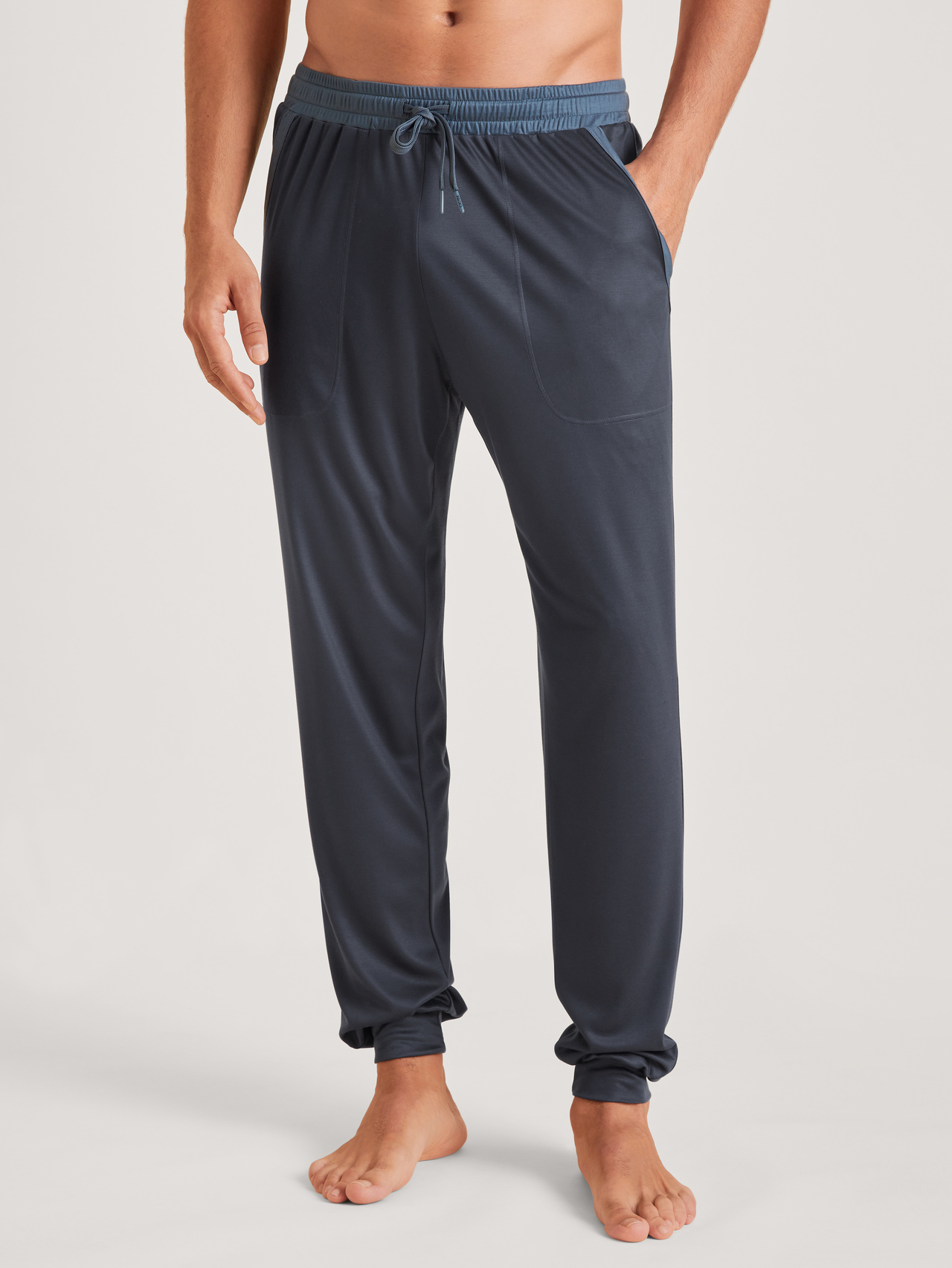 CALIDA DSW Cooling Pants mit Bündchen und Eingrifftaschenfür Herren, XL, Grau, Die ganze Nacht angenehm kühl auf der Haut