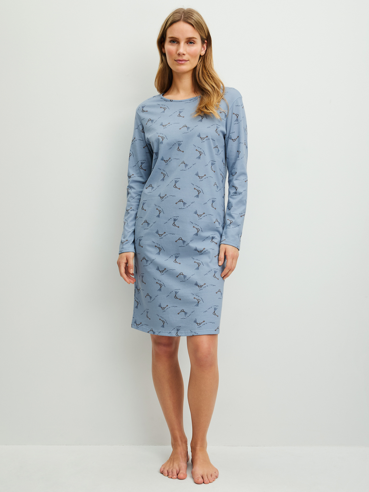 CALIDA Hotel Nights Langarm-Nachthemd, Länge 100 cmfür Damen, XL, Blau, Klar geschnittenes Nachthemd mit zeitloser Rundhals-Silhouette