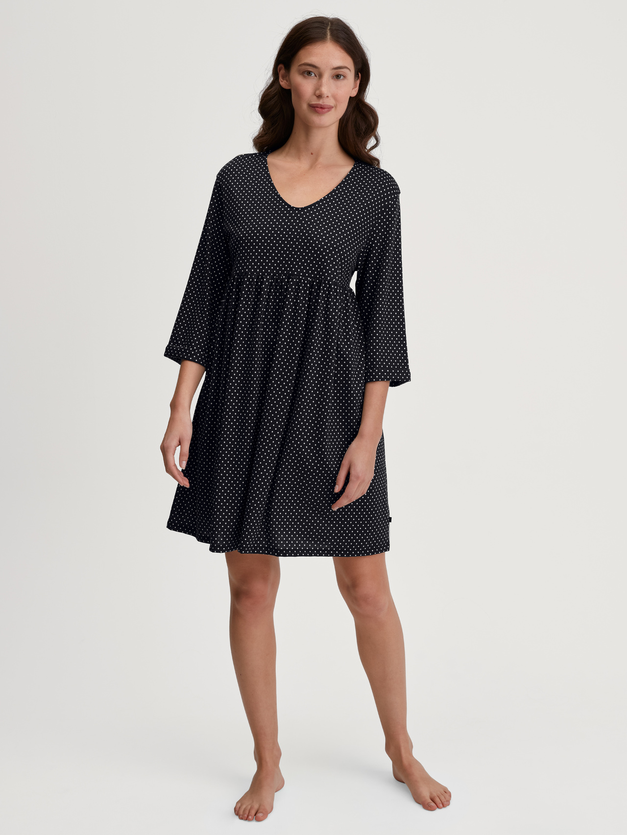 CALIDA Favourites Journey Hauskleid, Länge 90 cmfür Damen, XS, Schwarz, Soft, fließend und besonders anschmiegsam – für Ruhe-Momente