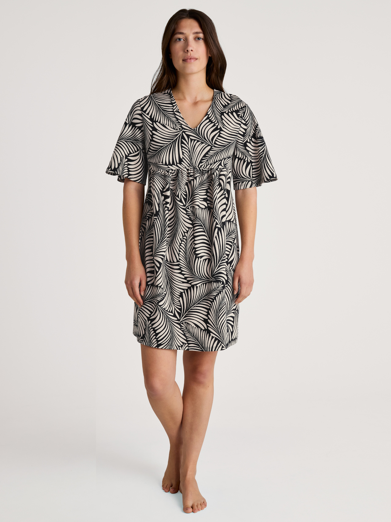 CALIDA Favourites Sun Kurzarm-Nachthemd, Länge 95 cmfür Damen, L, Schwarz, Mit Mix & Match zum sommerlichen Lieblingsoutfit