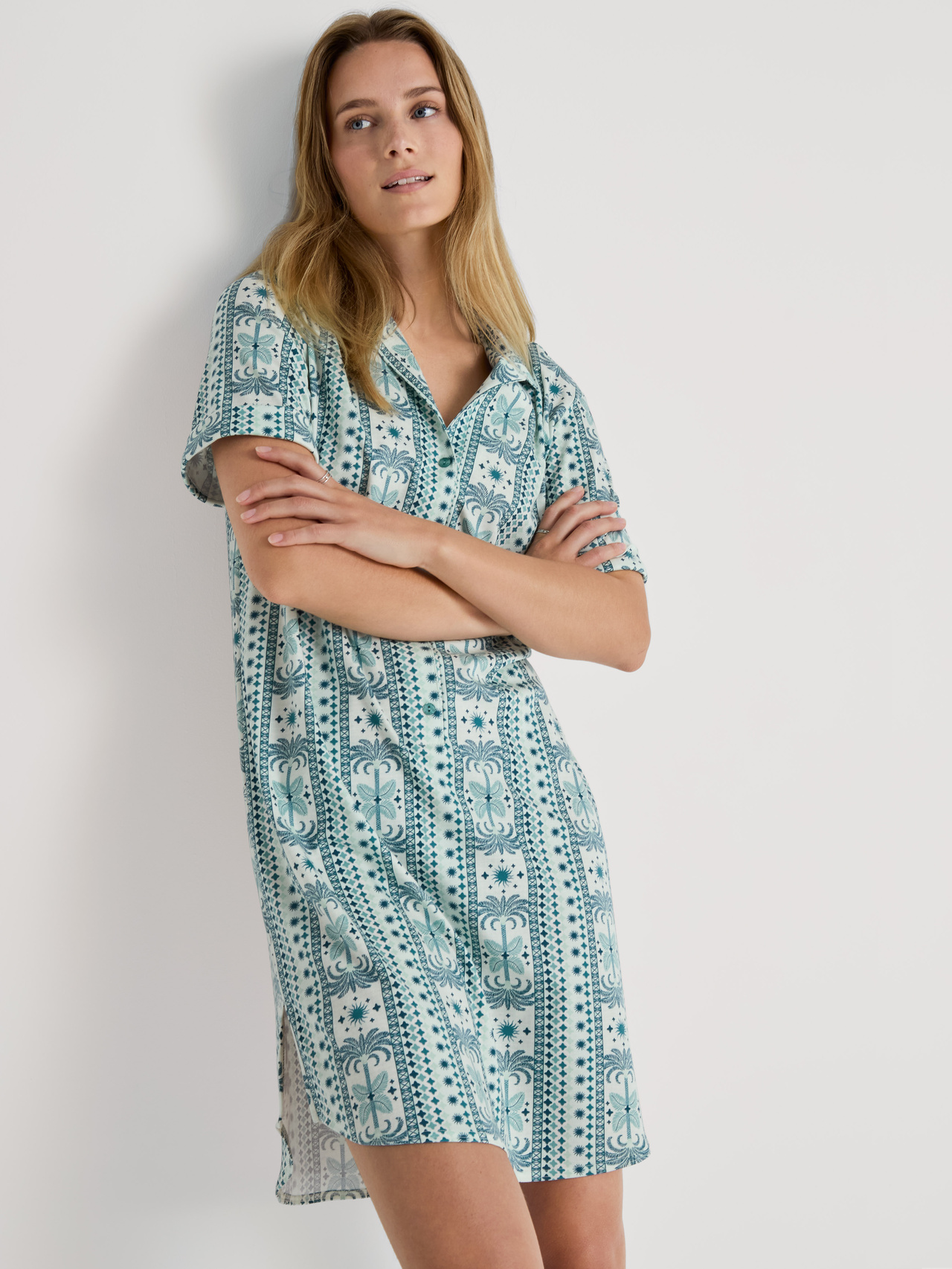 CALIDA Palm Dreams Kurzarm-Nachthemd, Länge 95 cmfür Damen, XS, Türkis, In hochwertiger Supima®-Baumwolle durch unbeschwerte Traumwelten