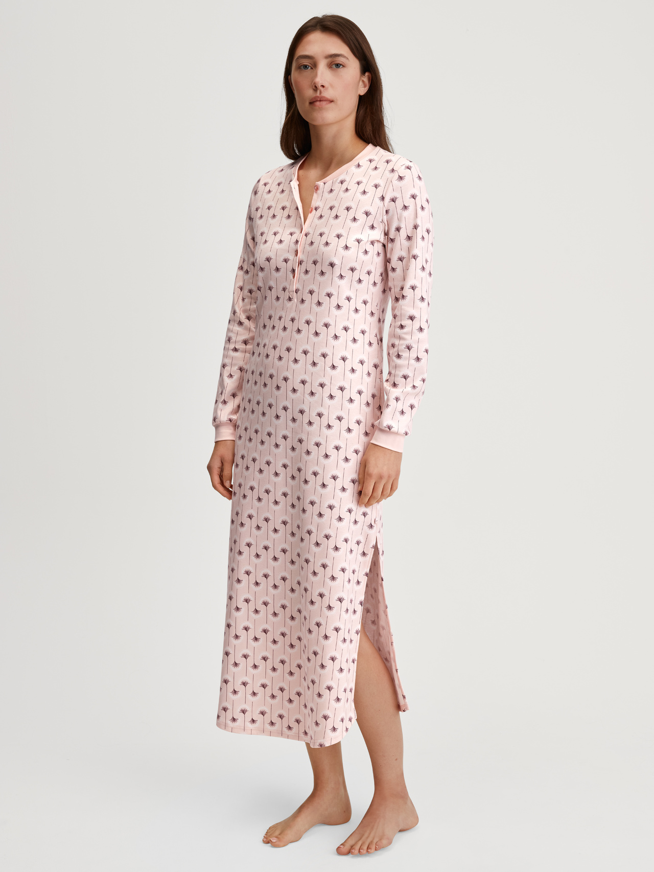 CALIDA Midnight Flowers Langarm-Nachthemd, Länge 130 cmfür Damen, M, Rosa, Kuschelig warm und besonders sanft – für wohlig geborgene Nächte