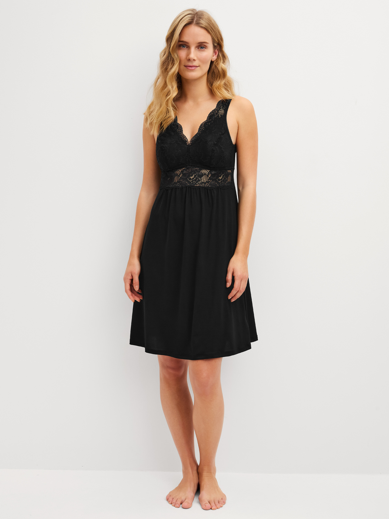 CALIDA Elegant Dreams Nachthemd, Länge 95 cmfür Damen, M, Schwarz,