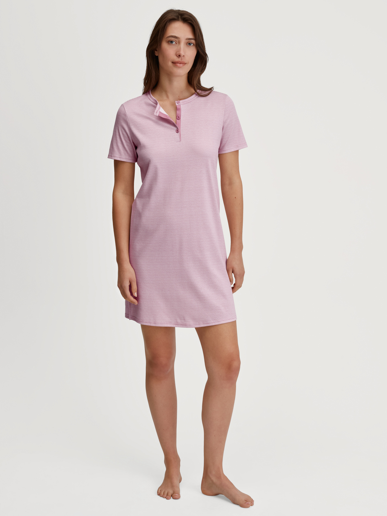 CALIDA Striped Dreams Kurzarm-Nachthemd, Länge 90 cmfür Damen, L, Rosa, Für entspannte Nächte – mit dem Fokus auf natürlichen Schlafkomfort