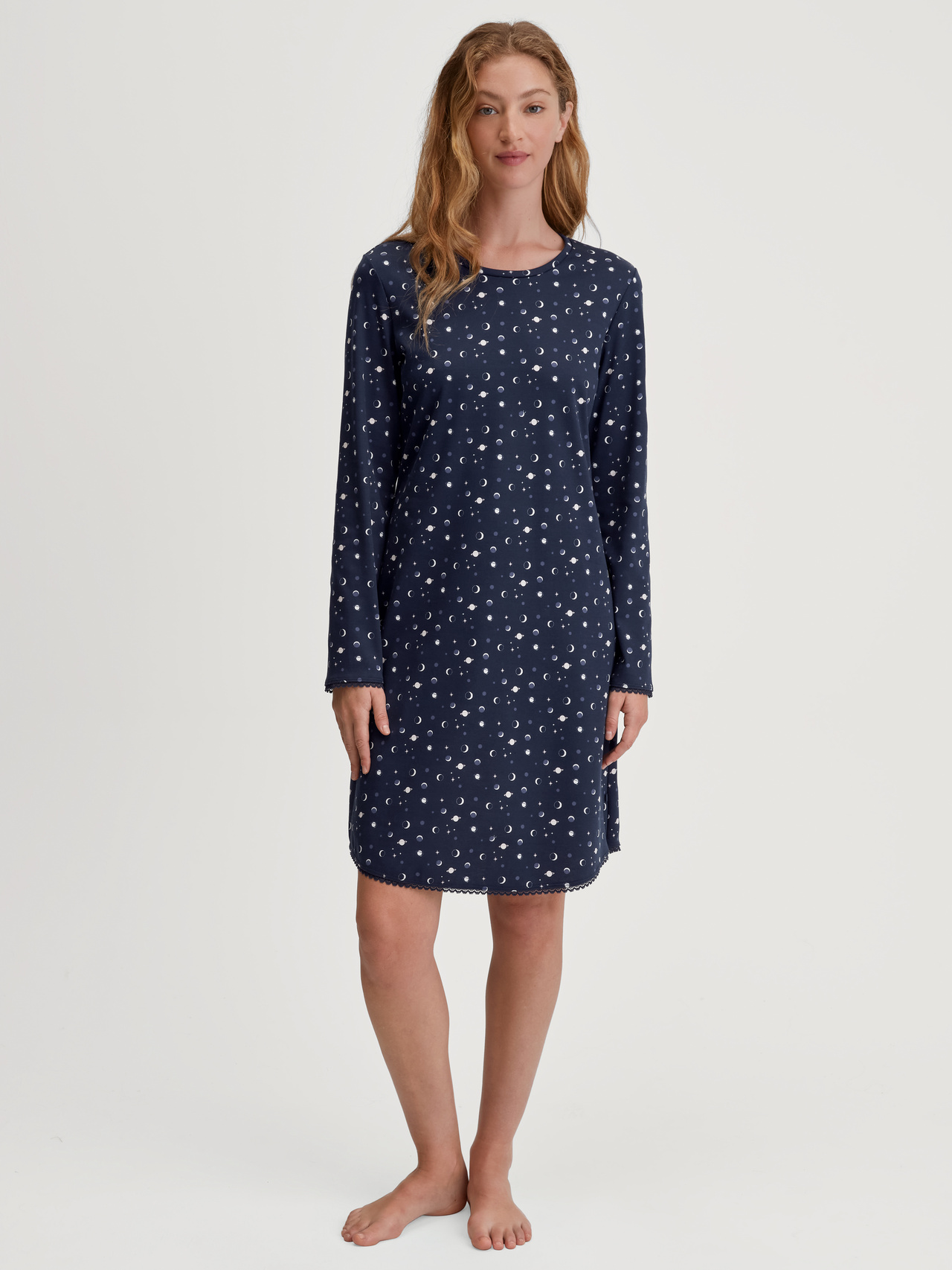 CALIDA Midnight Dreams Langarm-Nachthemd, Länge 95 cmfür Damen, L, Blau, Wie eine Umarmung im Abendlicht – weich, beruhigend und wunderbar still