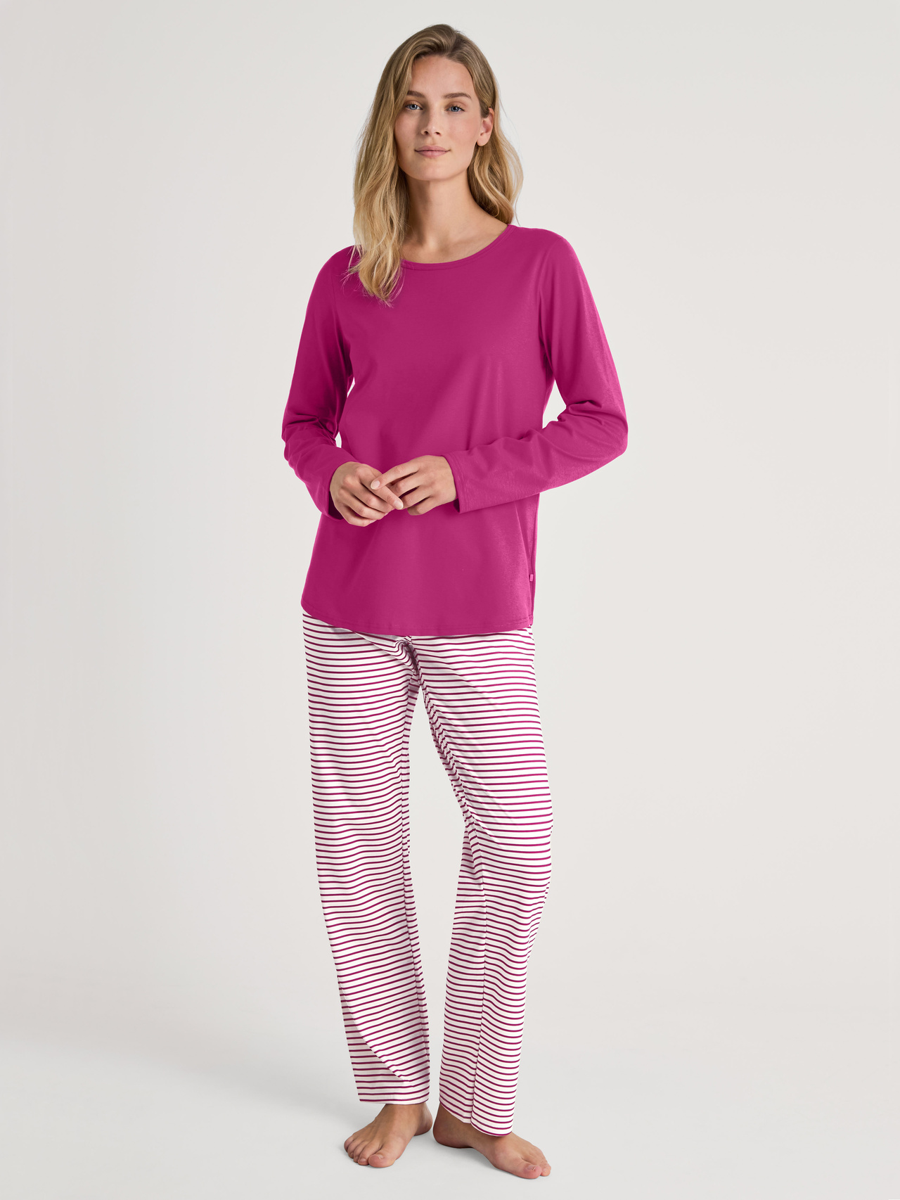 CALIDA Cotton Special Pyjama, langfür Damen, L, Rot, Locker geschnittenes Rundhalsshirt mit klarer Linienführung