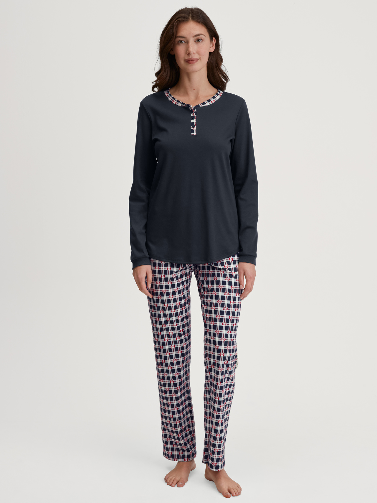 CALIDA Family & Friends Pyjama, langfür Damen, L, Blau, Kuschelige Lieblingsstücke für unvergessliche Wintermomente – zum Tragen und Verschenken