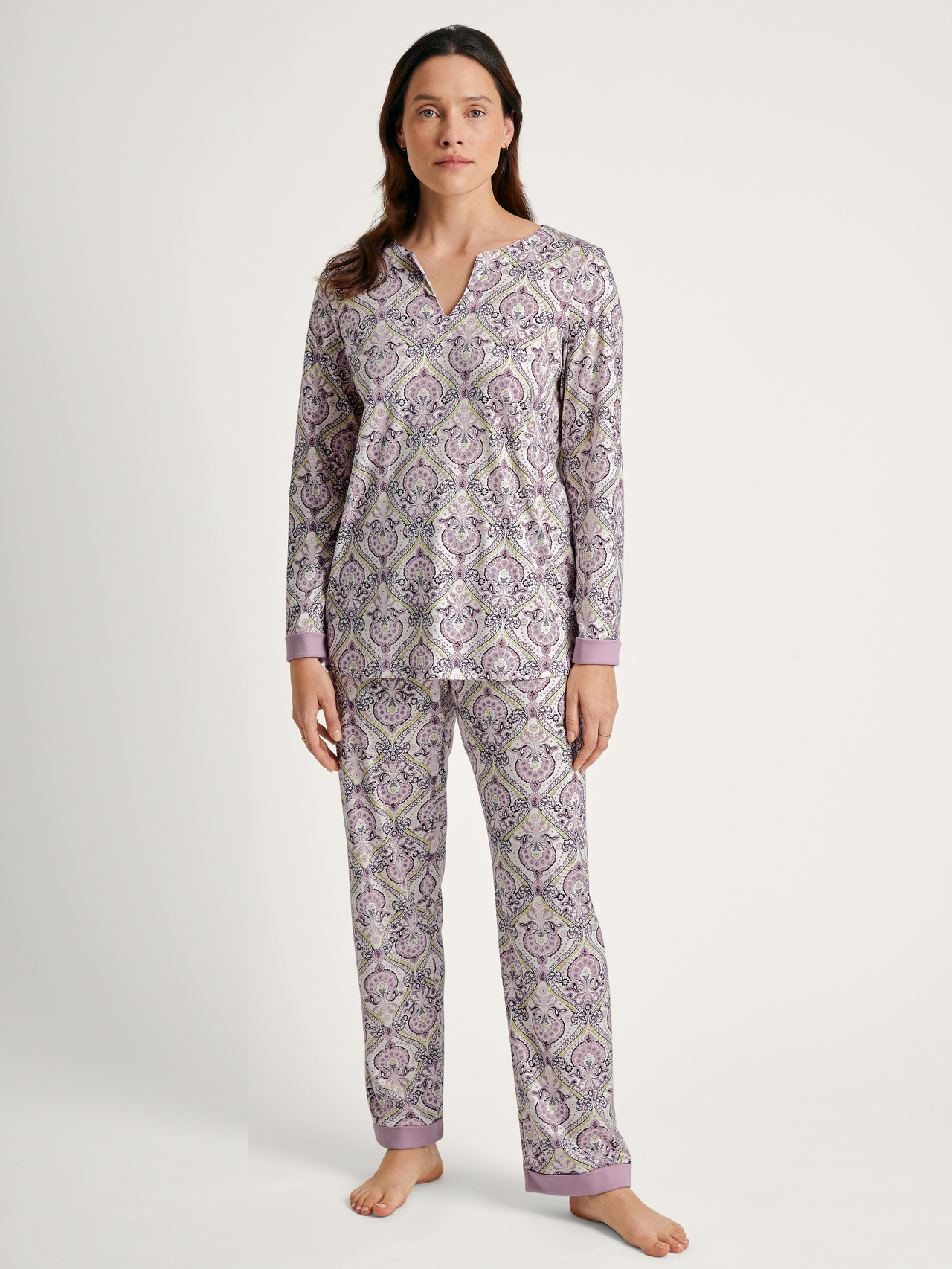 CALIDA Orient Dreams Pyjama, langfür Damen, XS, Violett, Hochwertiger, natürlicher Komfort durch reine Supima®-Baumwolle