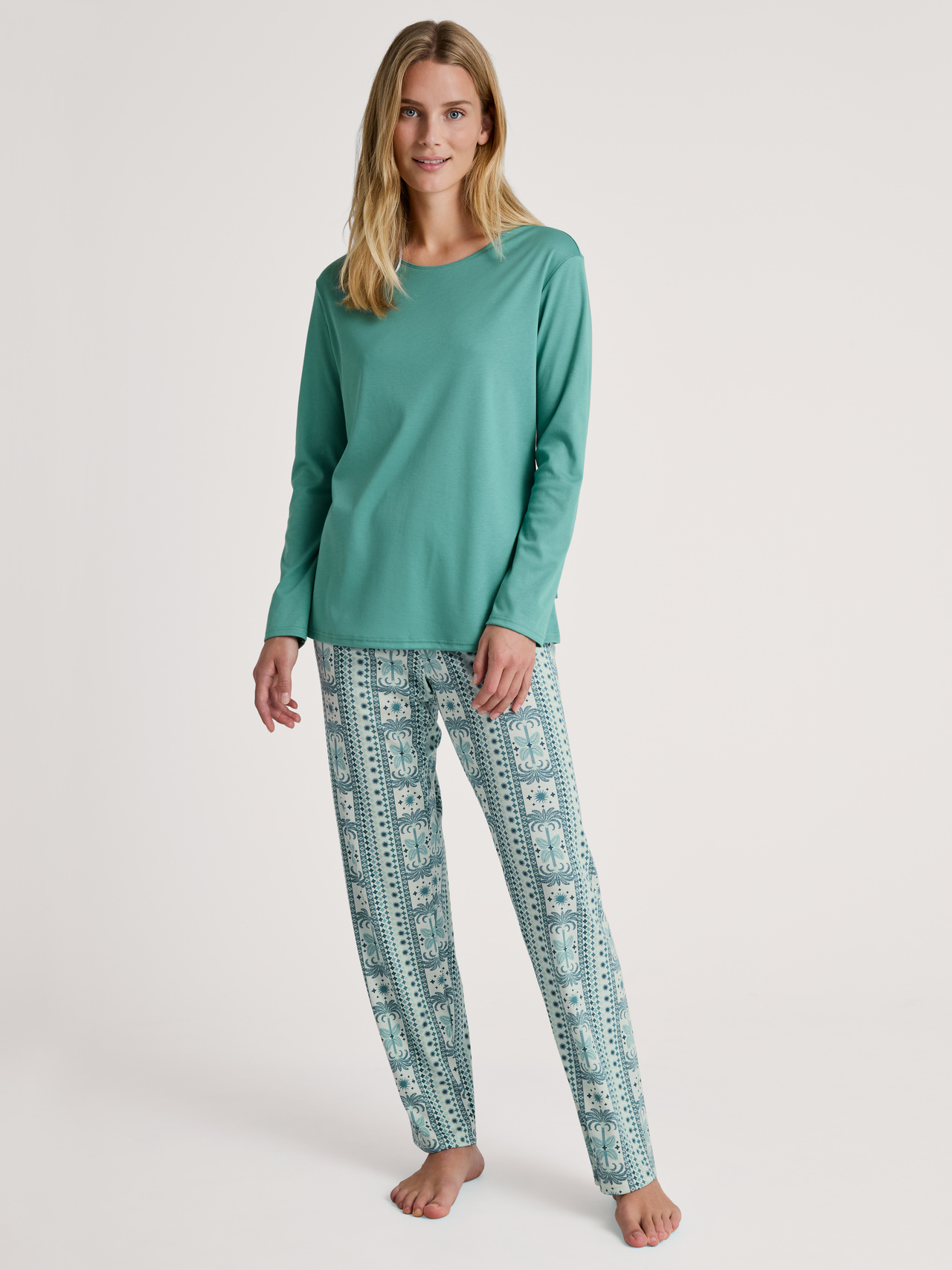 CALIDA Palm Dreams Pyjama, langfür Damen, XS, Türkis, In hochwertiger Supima®-Baumwolle durch unbeschwerte Traumwelten