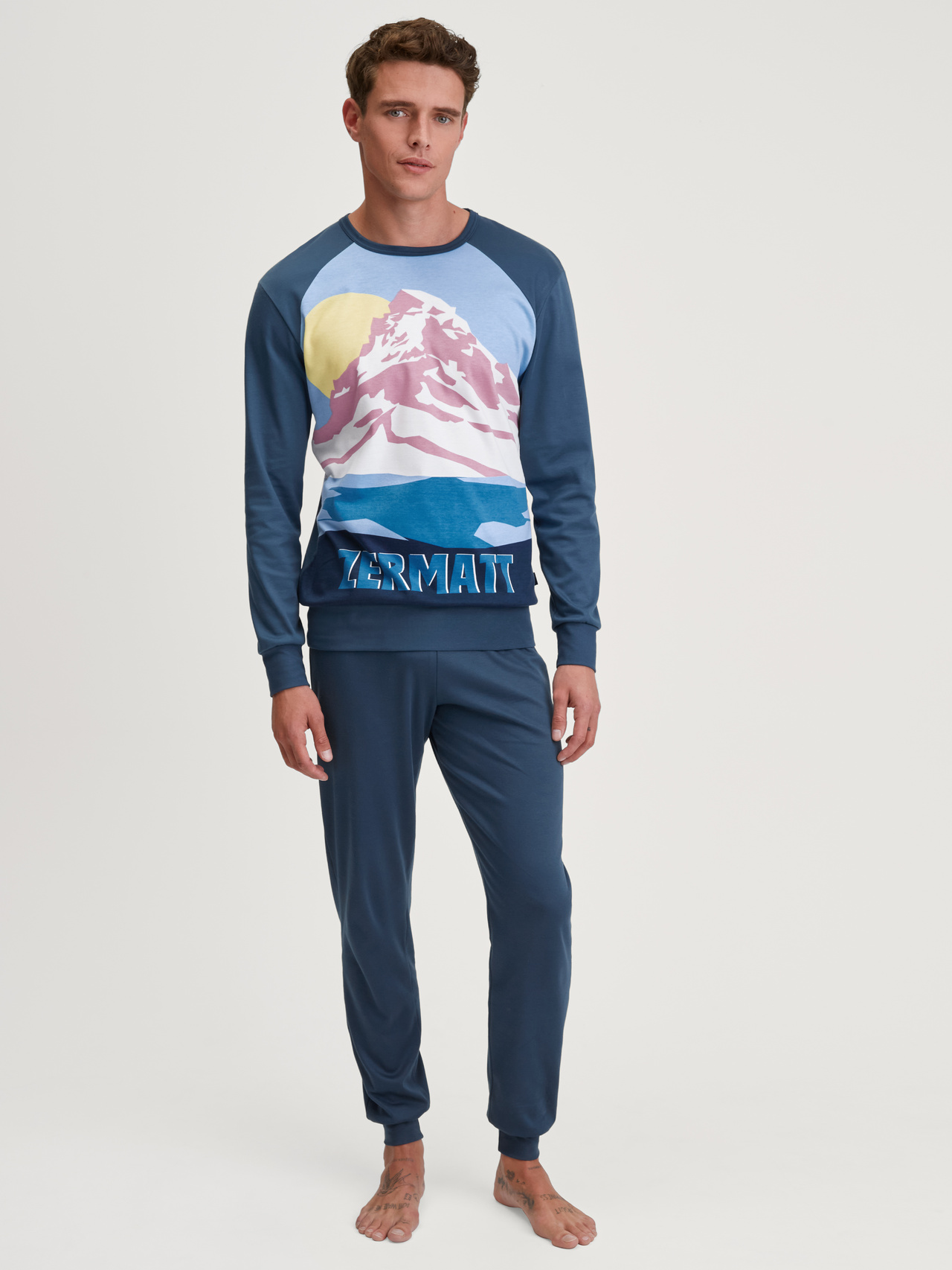 CALIDA Relax Ski Resort Bündchen-Pyjamafür Herren, M, Blau, Warm eingehüllt in den Winter – für erholsamen Schlaf nach langen Tagen im Schnee