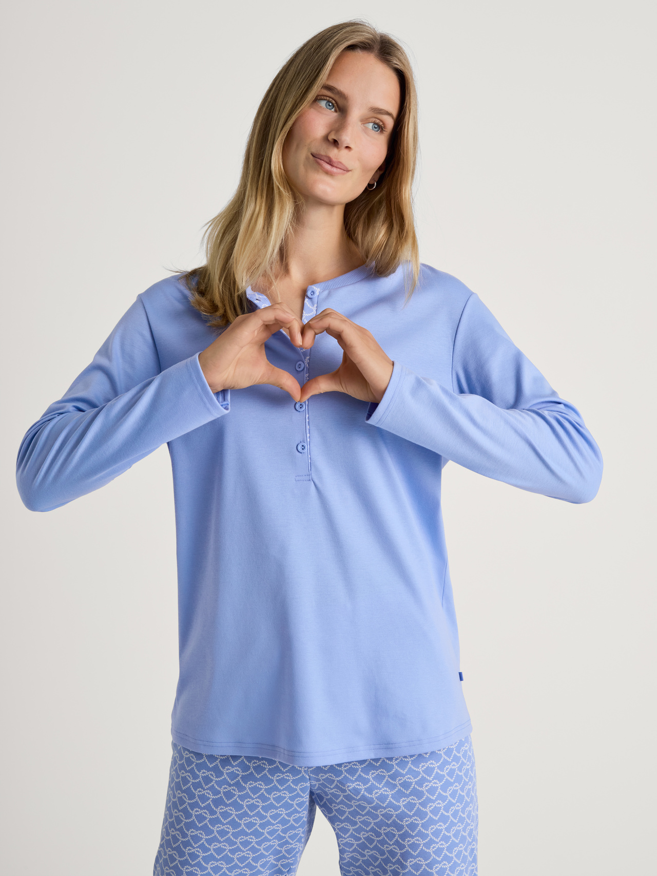 CALIDA Daylight Dreams Pyjama, langfür Damen, L, Blau, 100% Baumwoll-Interlook für nächtlichen Komfort