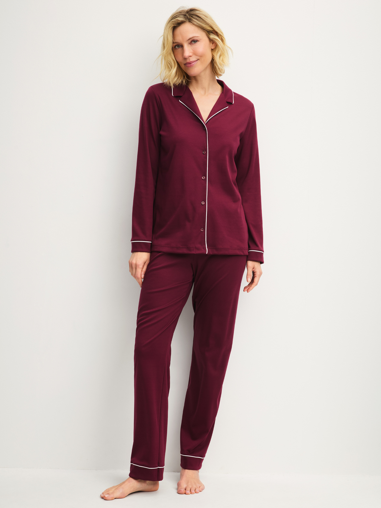 CALIDA Season Special Pyjama mit Knöpfenfür Damen, M, Rot, Zeitlose Silhouette mit klarer Linienführung und femininem Schnitt