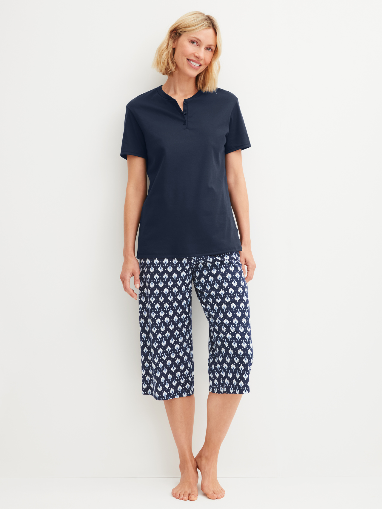 CALIDA Daylight Dreams Capri-Pyjamafür Damen, M, Blau, 100% Baumwoll-Interlook für nächtlichen Komfort