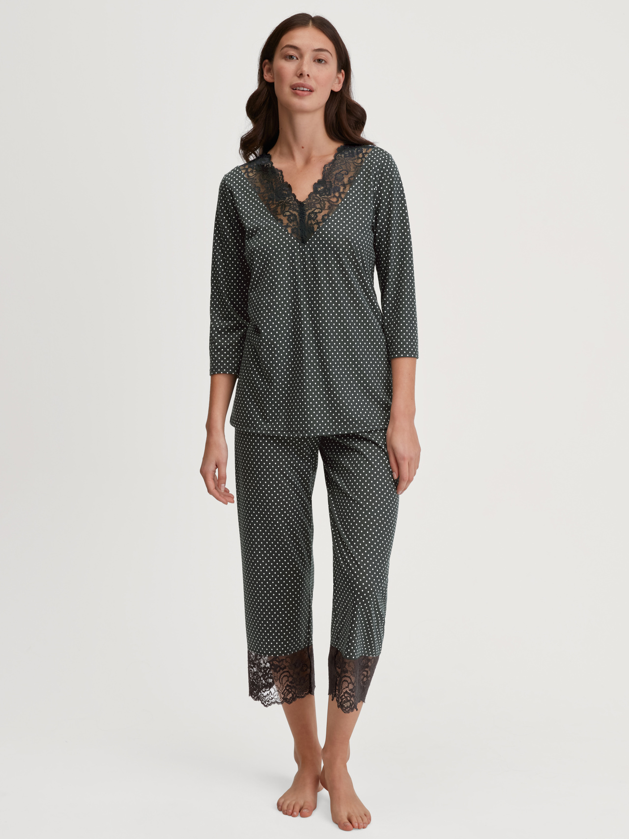 CALIDA Deep Dreams 7/8-Pyjamafür Damen, XS, Schwarz, Eleganz für die Nacht – mit zarter Spitze und luxuriös weichem Tragegefühl
