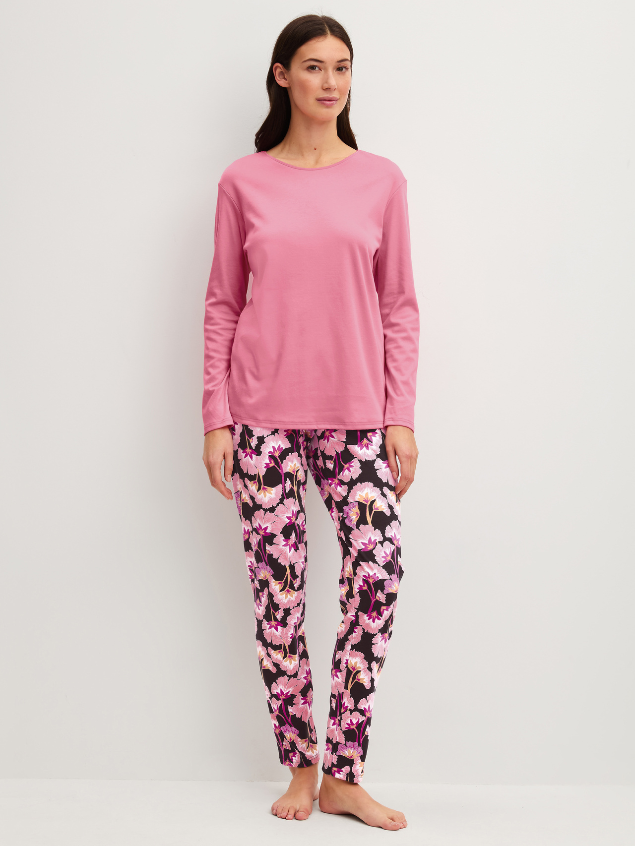 CALIDA Autumn Dreams Pyjama, langfür Damen, M, Rosa, Zeitlose Silhouette mit sanfter Passform und klarer Linie