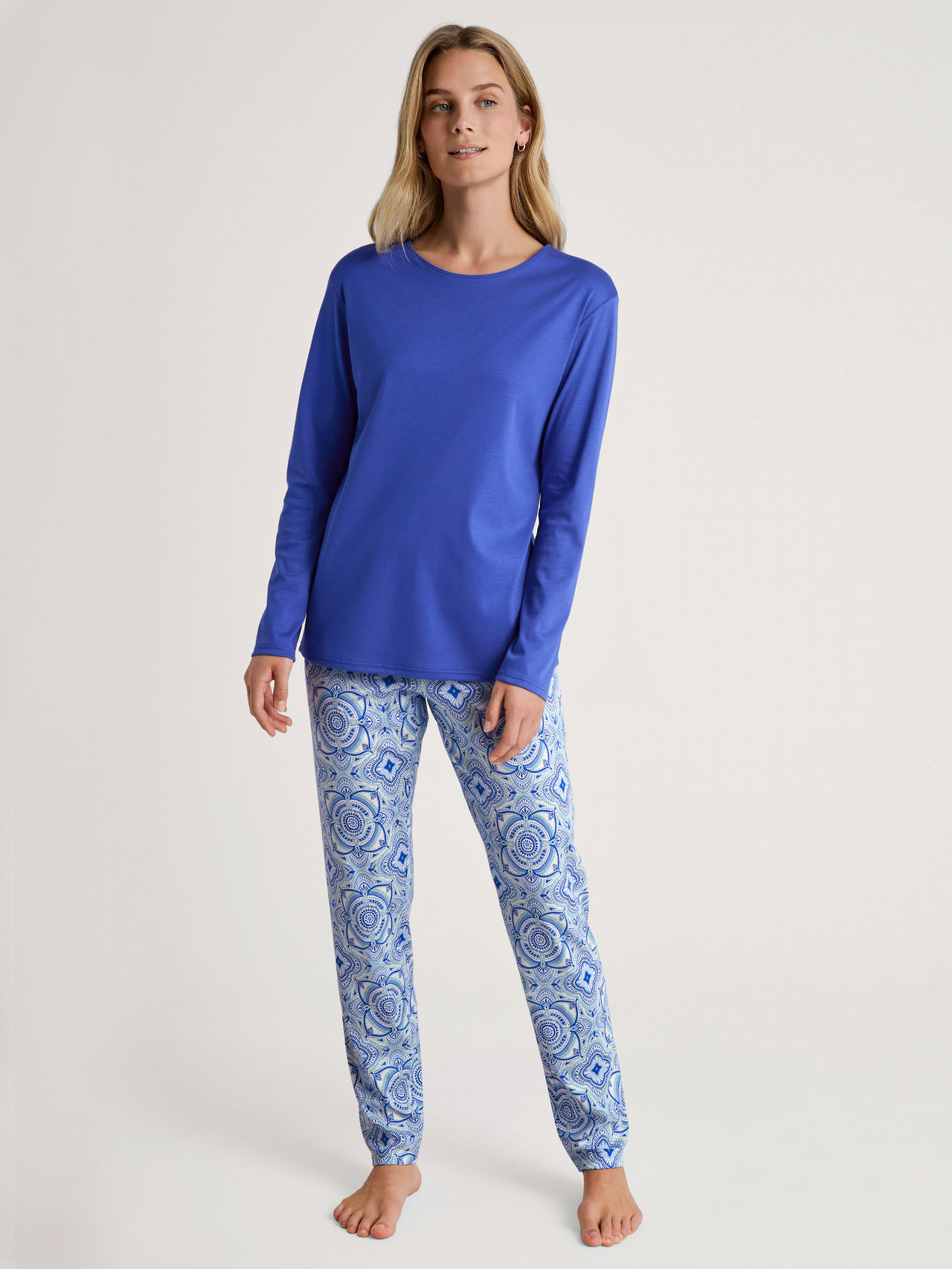 CALIDA Orient Dreams Pyjama, langfür Damen, XS, Blau, Hochwertiger, natürlicher Komfort durch reine Supima®-Baumwolle