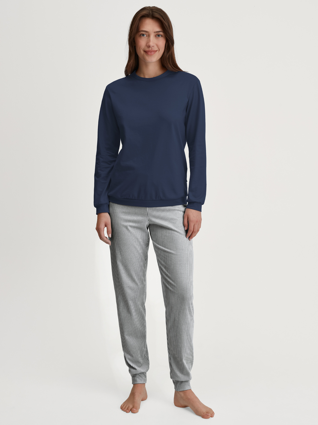 CALIDA Cotton Special Bündchen-Pyjamafür Damen, L, Blau, Zeitlose Silhouette mit präzisem Sitz und klarer Formgebung