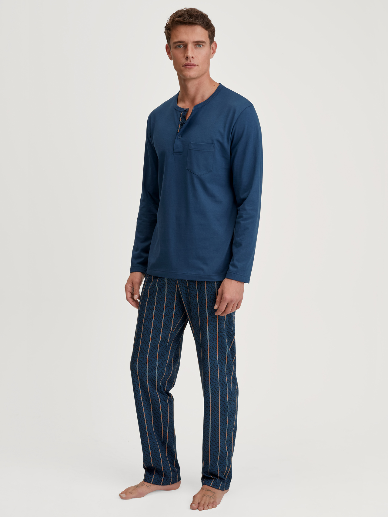 CALIDA Relax Imprint 1 Pyjama, langfür Herren, M, Blau, Maskulin-sportlicher Komfort
