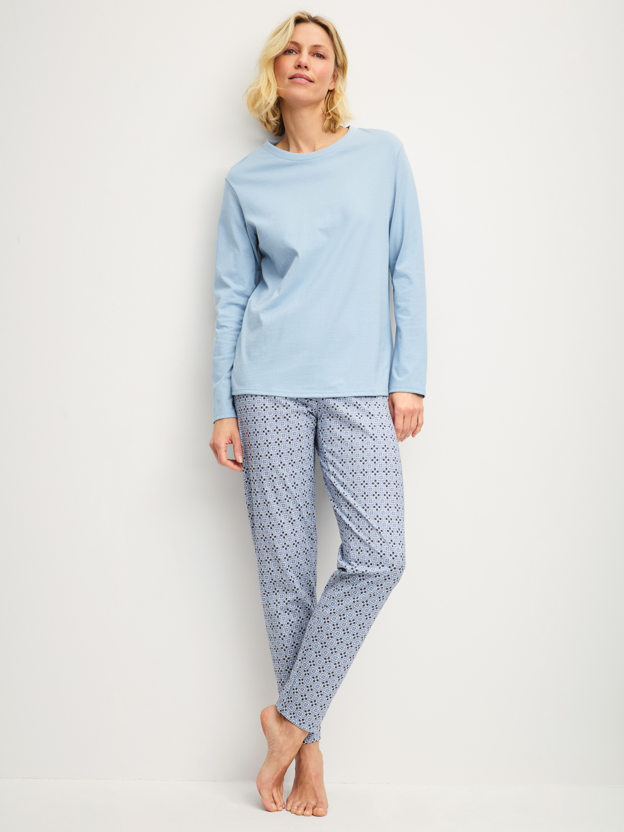 CALIDA Cotton Special Pyjama, langfür Damen, M, Grau, Geradlinige Silhouette mit zeitloser Eleganz und lockerem Sitz