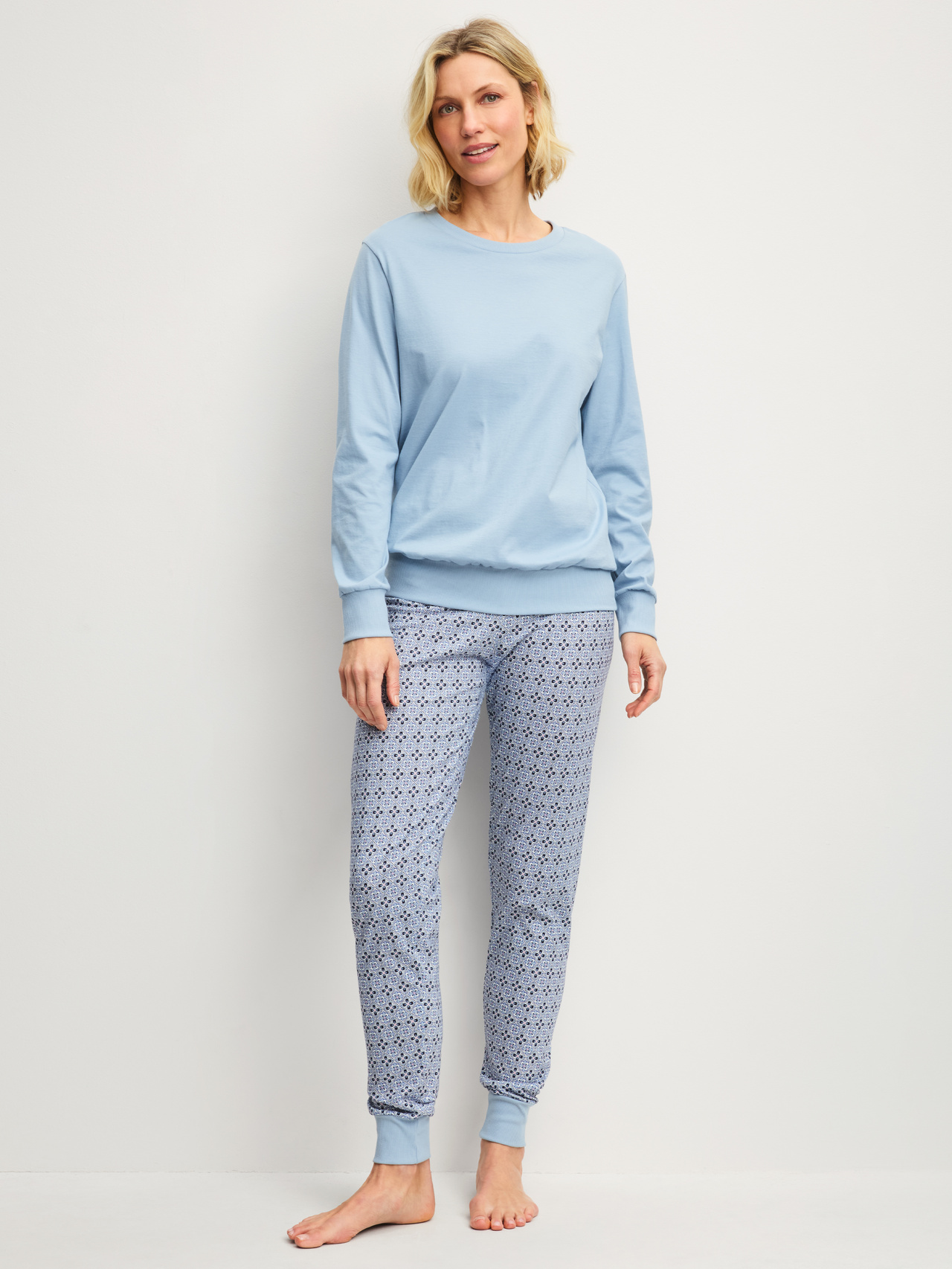 CALIDA Cotton Special Bündchen-Pyjamafür Damen, M, Grau, Zeitlose Silhouette mit klarer Form und feinem Muster