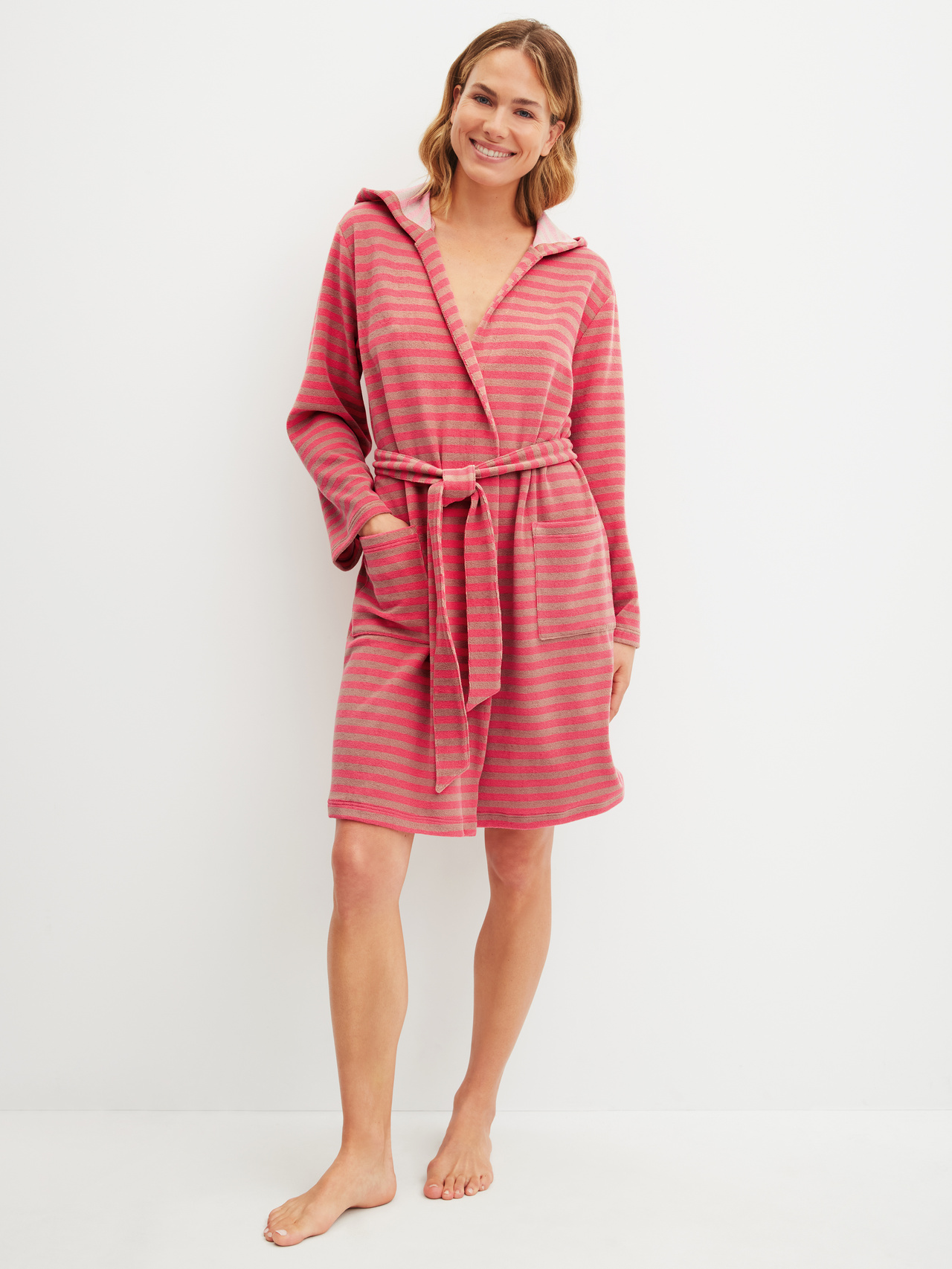 CALIDA Lounge Stripe Bademantel, Länge 100 cmfür Damen, M, Braun,Rosa, Entspannte Frottée-Loungewear mit zeitlosem Streifenlook