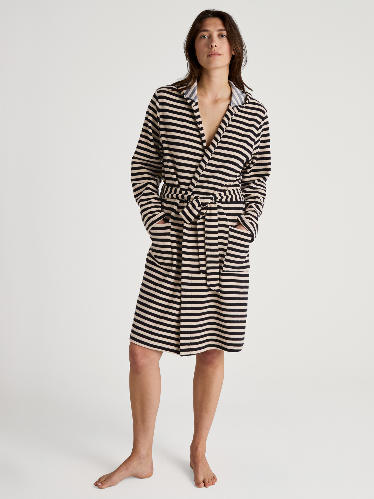 CALIDA Lounge Stripe Bademantel, Länge 100 cmfür Damen, XS, Schwarz, Mit Frottee-Qualität zum lieblings Mix & Match-Style