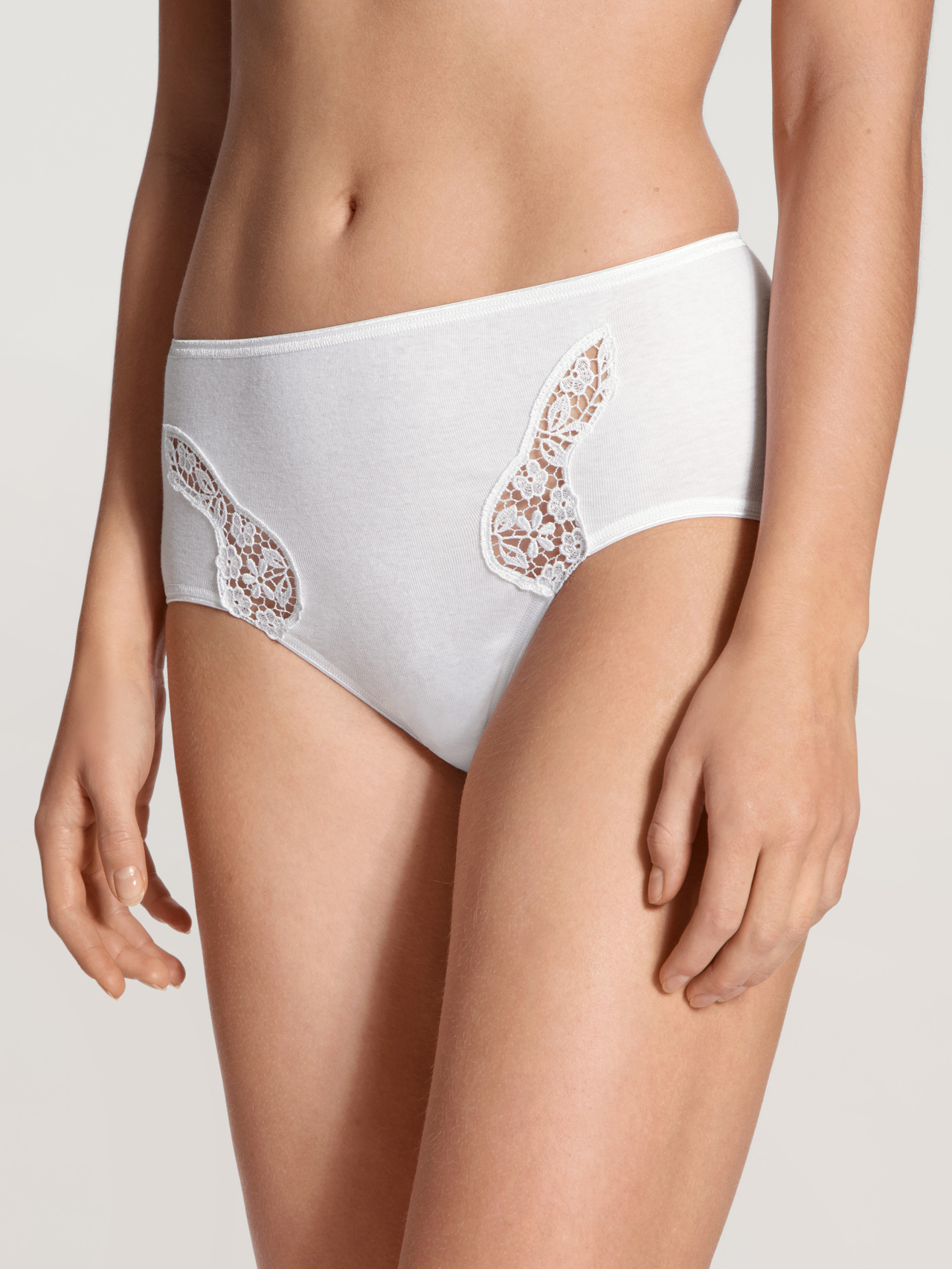 CALIDA Feminin Sense Midislip, hoch geschnitten für Damen, M, Weiß, 100% Baumwolle, fein bestickt
